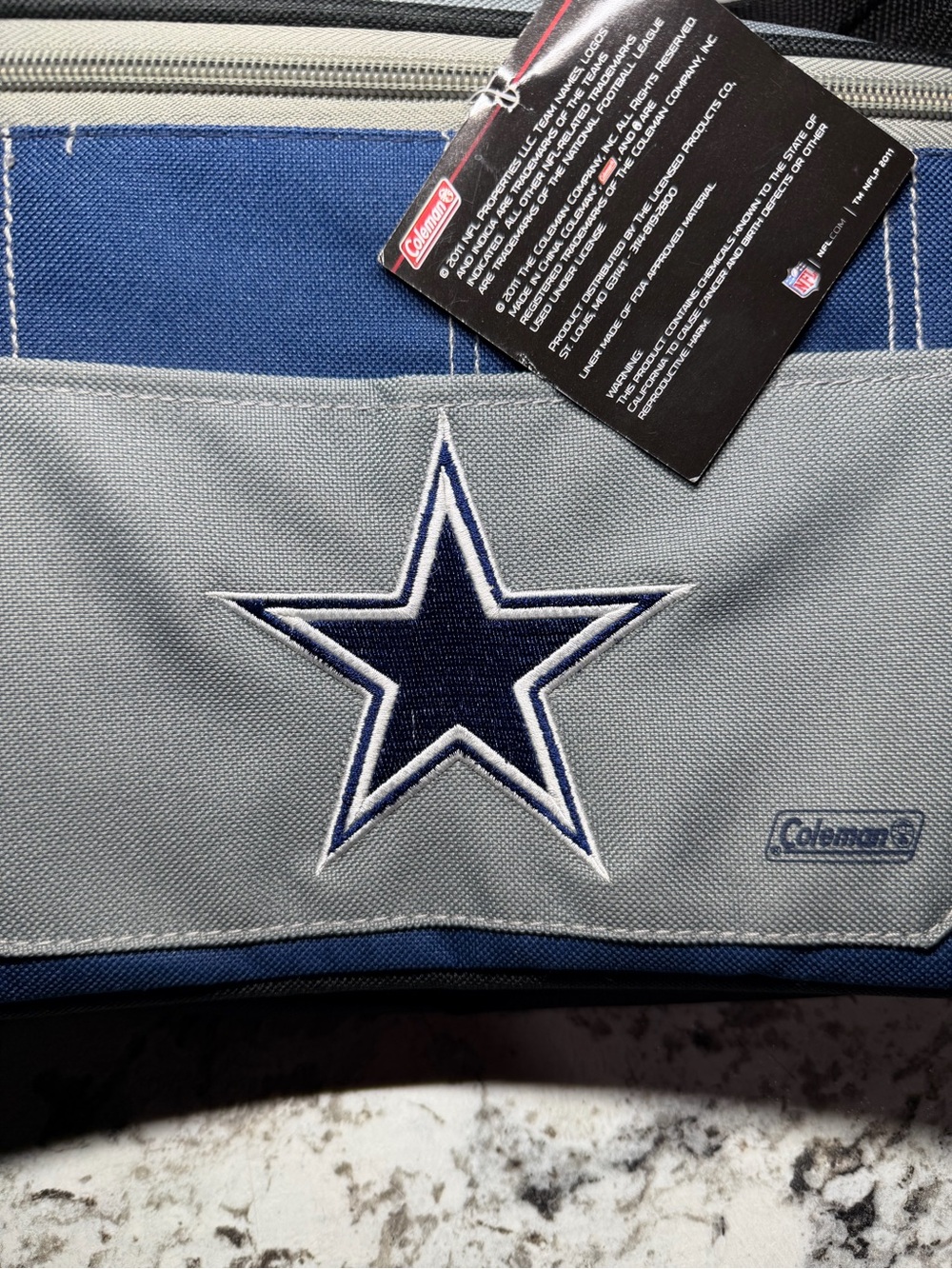 Coleman NFL Dallas Cowboys Cooler Bag 12 Can Adjustable Strap - Picture 4 of 9